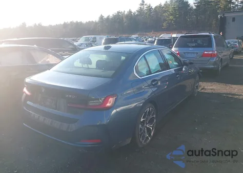 2025 BMW 330I xDrive z USA, uszkodzony, nr VIN 3MW89CW06S8E99653